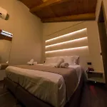 Pandora Tirana